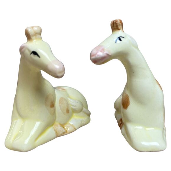 Vintage Ceramic Giraffe Salt & Pepper Shakers 2" Tall Japan Zoo MCM - Picture 2 of 7